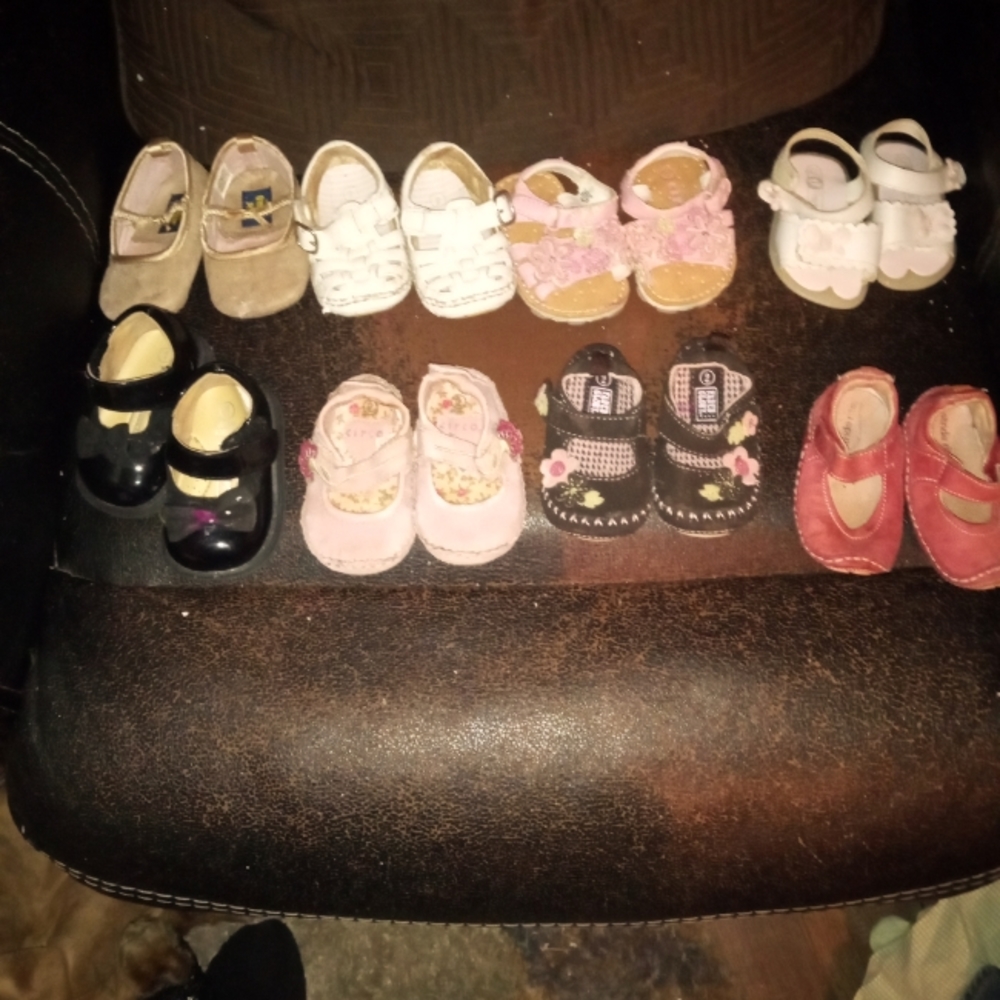 8 pairs of girl shoes